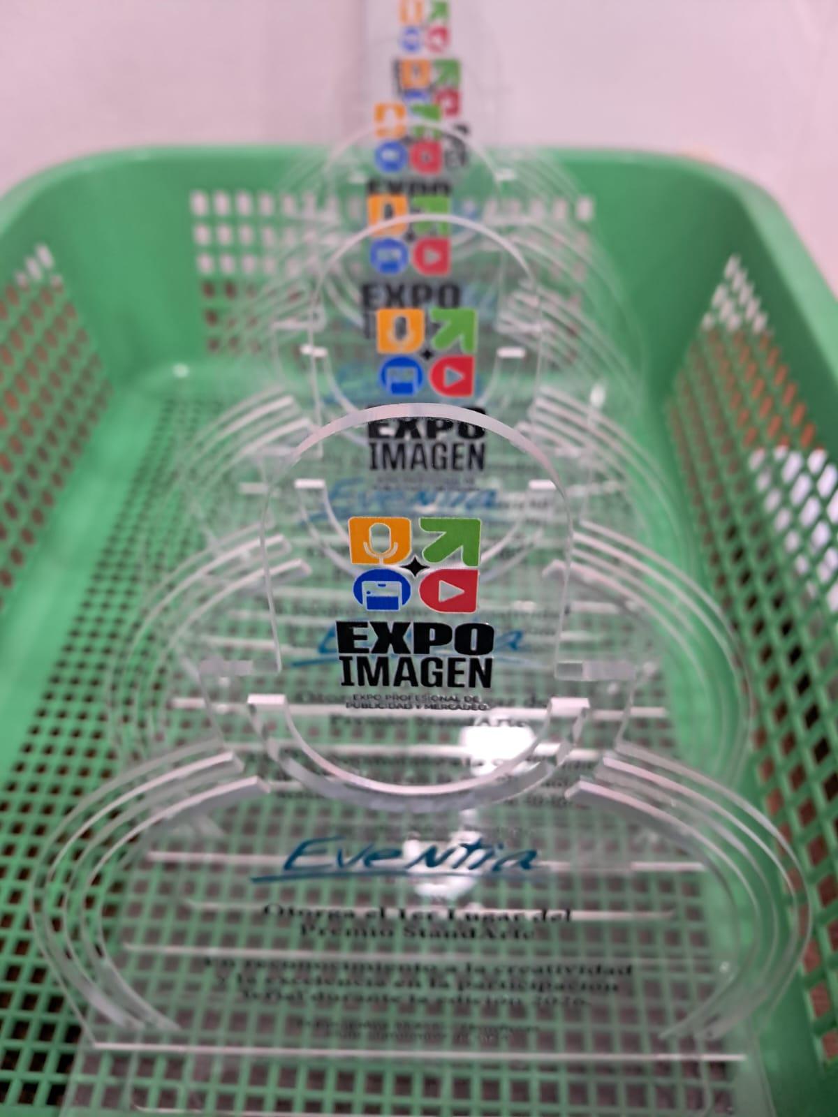Trofeos acrílicos oficiales del Premio StandArte Expo Imagen y Eventia